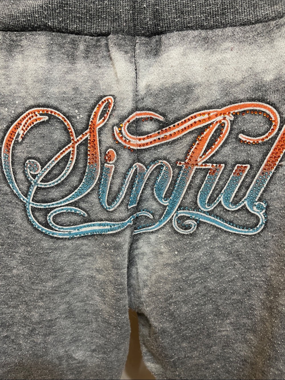 πͺ½β€οΈπ€ππͺ½SINFUL Gray Zip-Up Hoodie with Blue & Orange Winged Heart Graphicβ€οΈπͺ½π€πͺ½ππͺ½ - Picture 9 of 10